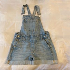 URBAN OUTFITTERS overall shorts